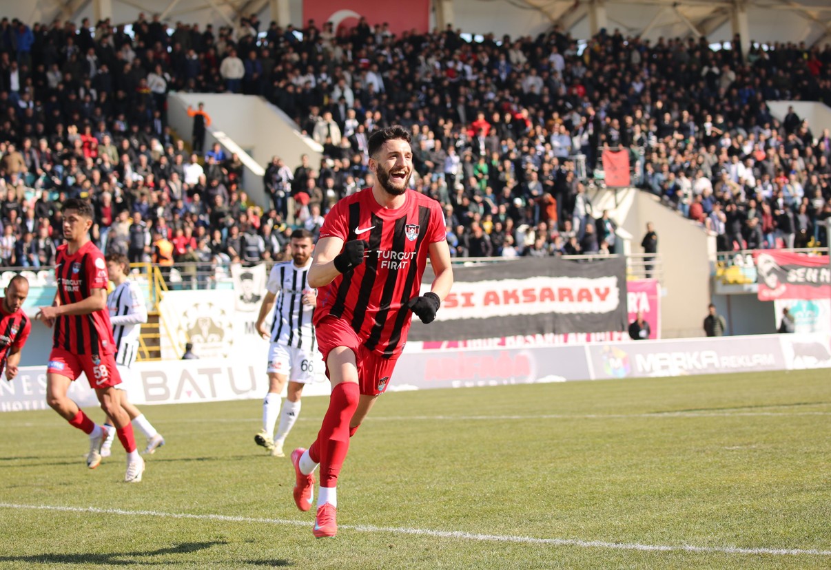 Vansporlu Okan Eken Gol Krallığında Zirveyi Zorluyor! Görseli