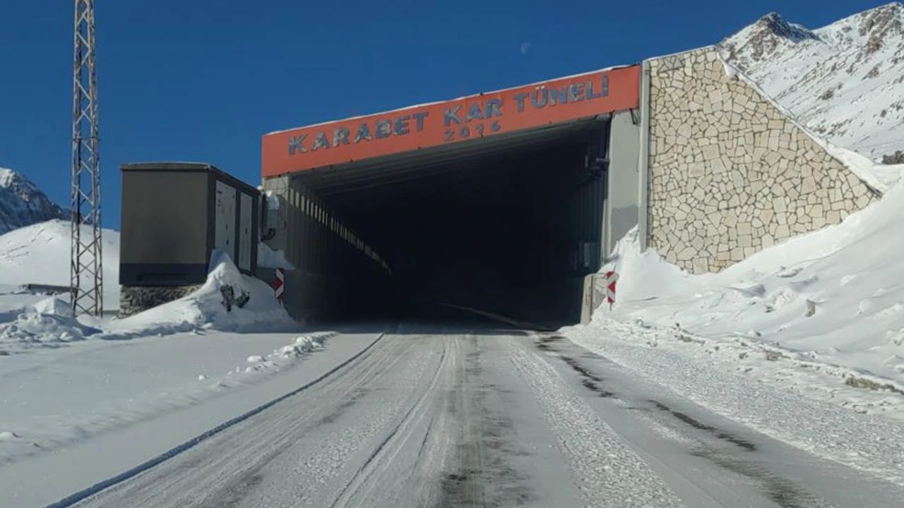 Karabet Geçidi Yeniden Ulaşıma Kapandı Görseli