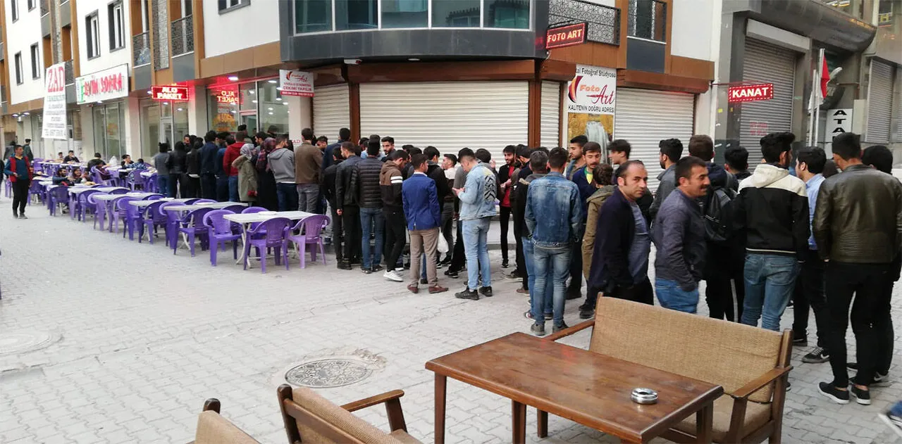 Van'da 8 yıldır ücretsiz iftar veriyorlar Görseli