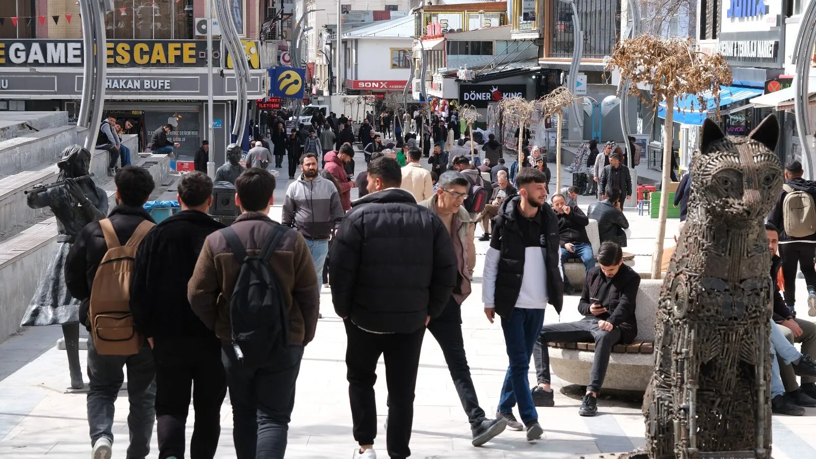 Van’da Bayram Alışverişi Hareketliliği Görseli