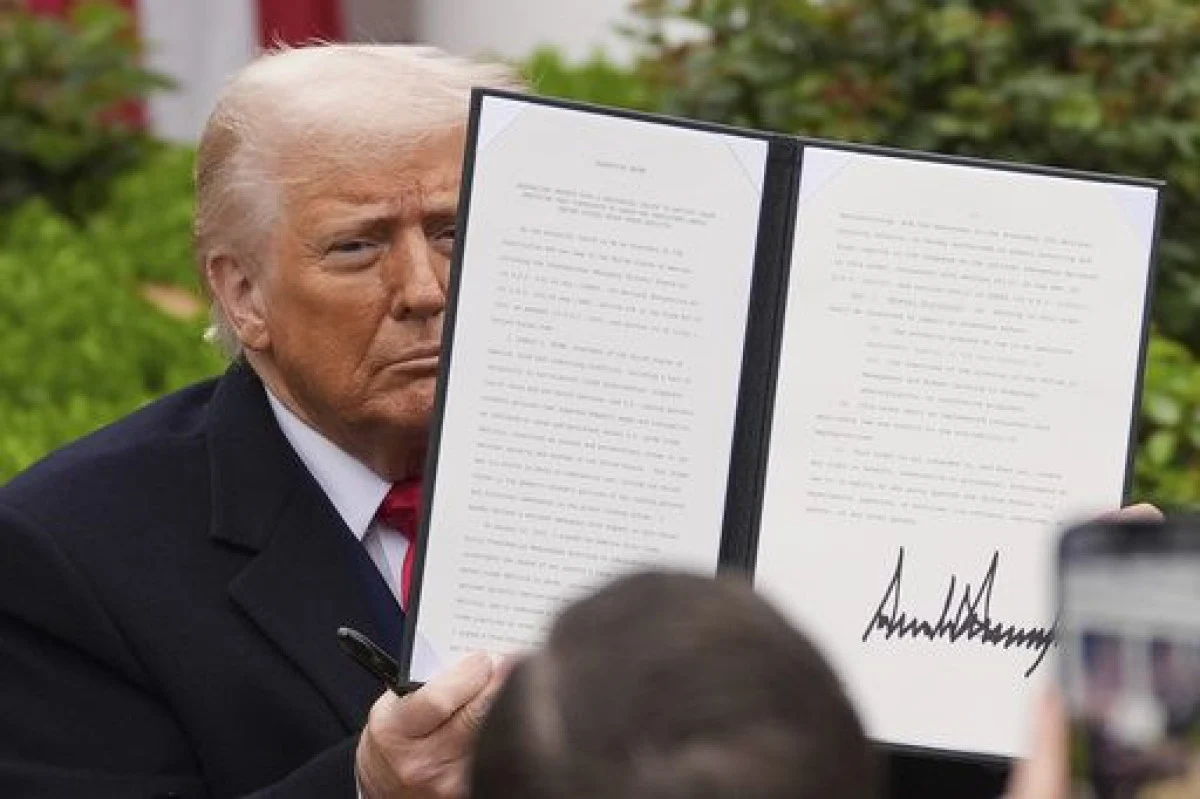 Donald Trump, Türkiye’ye Yüzde 10 Gümrük Vergisi Getirdi Görseli