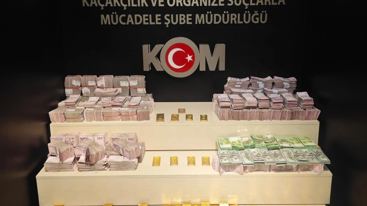 Van’da Dev Operasyon: 66 Kilo Kaçak Altın ve Milyonlarca Lira Ele Geçirildi Görseli