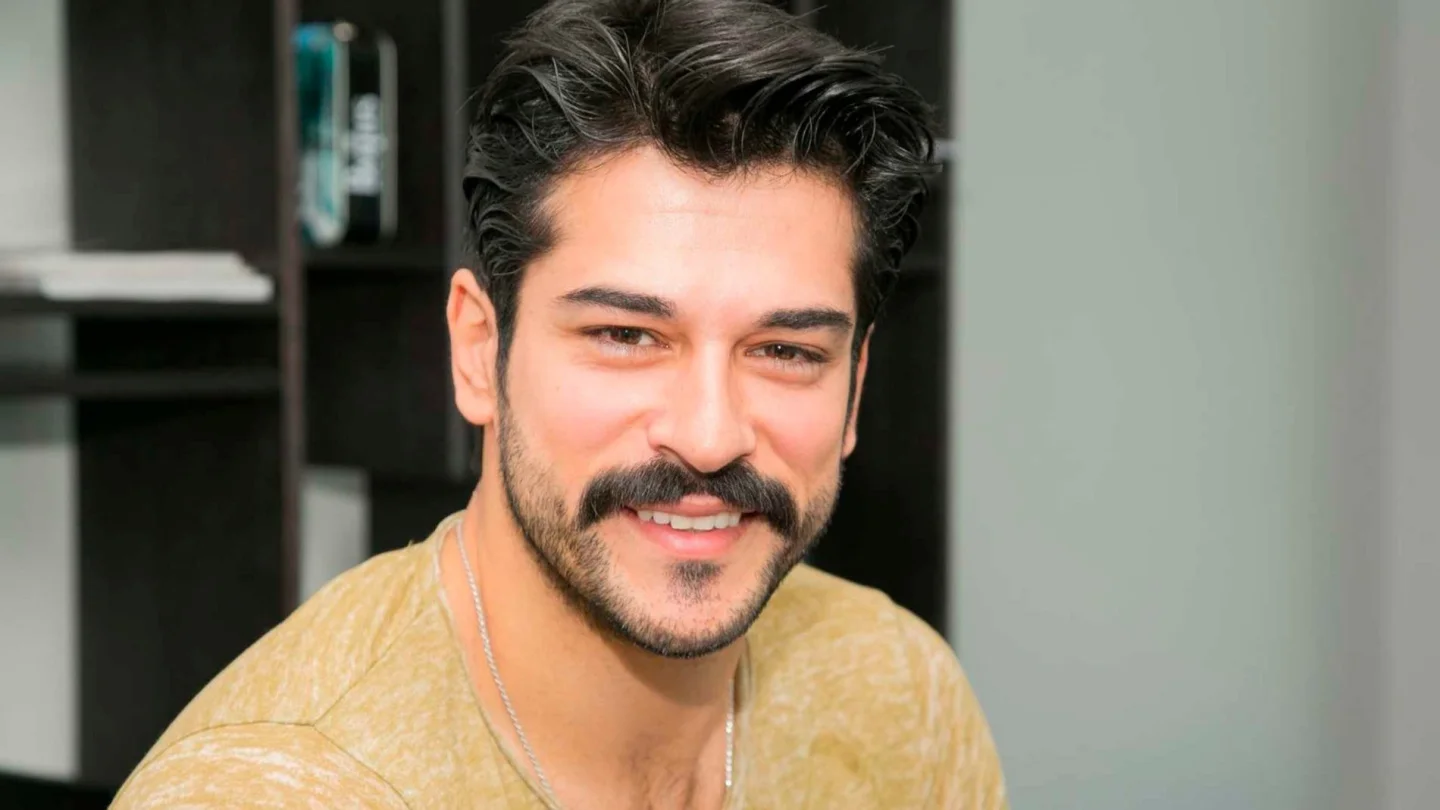 Burak Özçivit’in Erbil Ziyareti: Kürtçe Film Sorularına Yanıt Verdi Görseli