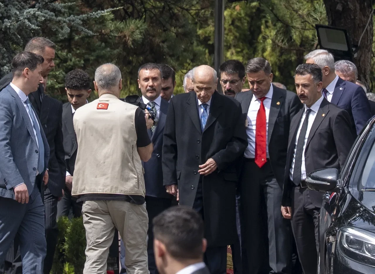 Devlet Bahçeli'nin Geçirdiği Ameliyat Sonrası İlk Görüntüsü: Sağlık Durumu Stabil Görseli