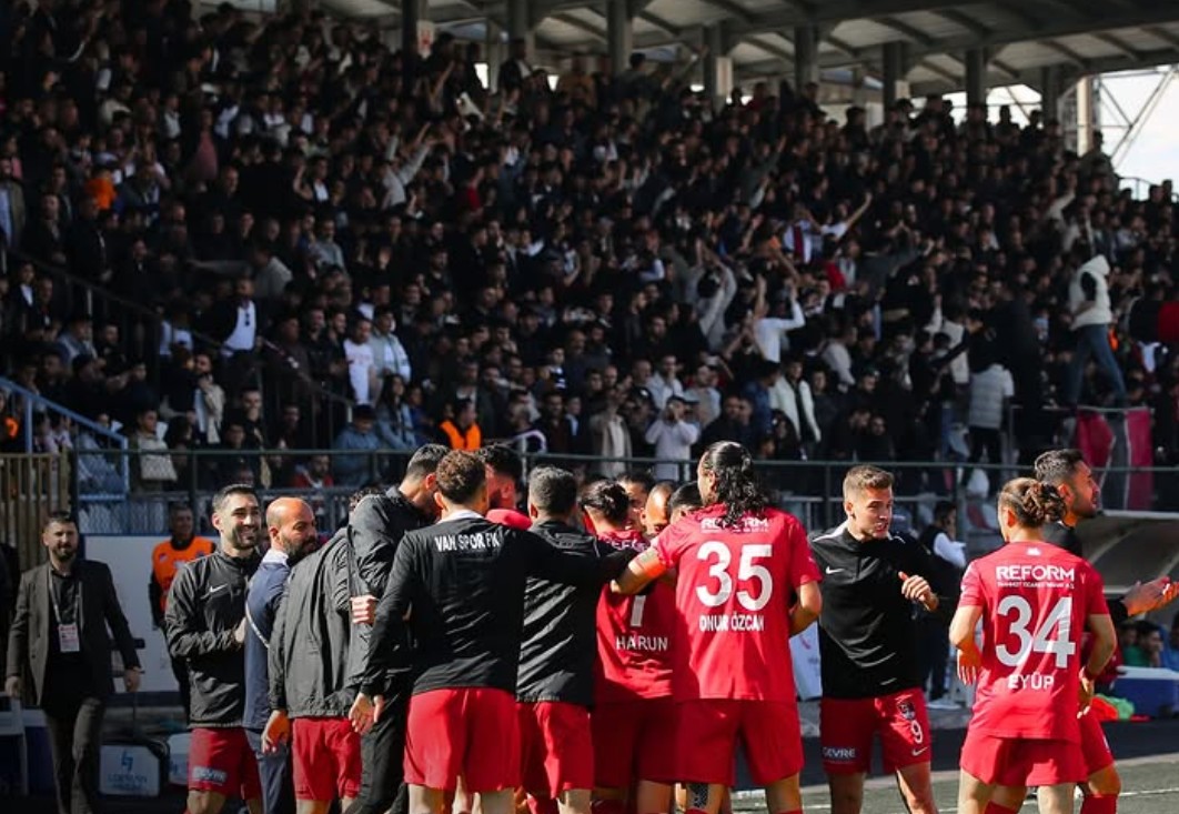Vanspor, Bucaspor’u 4-0’la Geçti: Kötü Gidişata Son Verdi! Görseli