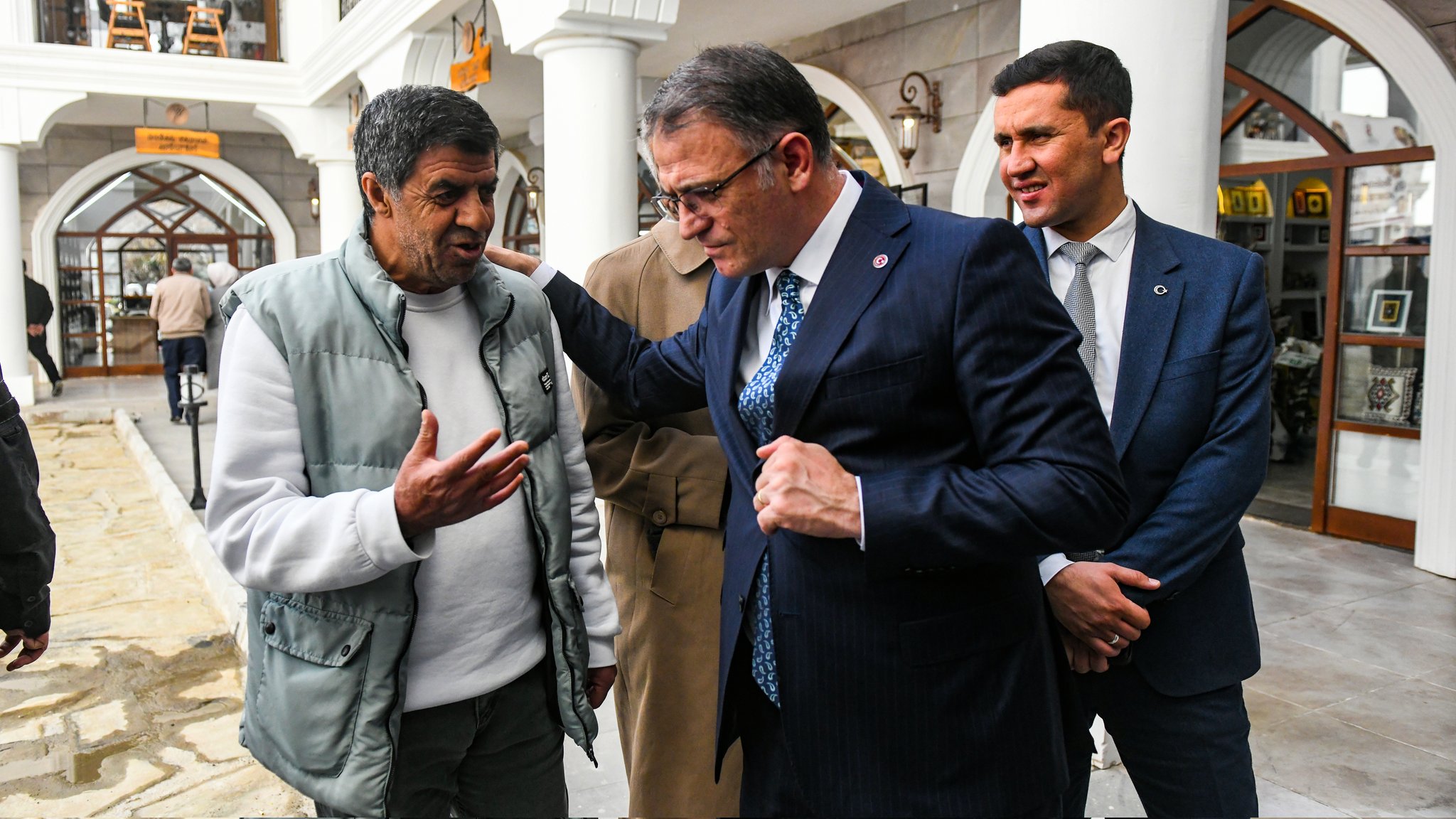 Van Valisi Ozan Balcı’dan Bedesten Çarşısı’na Ziyaret Görseli
