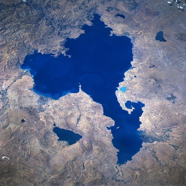 Van Gölü’nde Su Sıcaklığı 2,5 Derece Artarak Ekosistemi Etkiliyor Görseli
