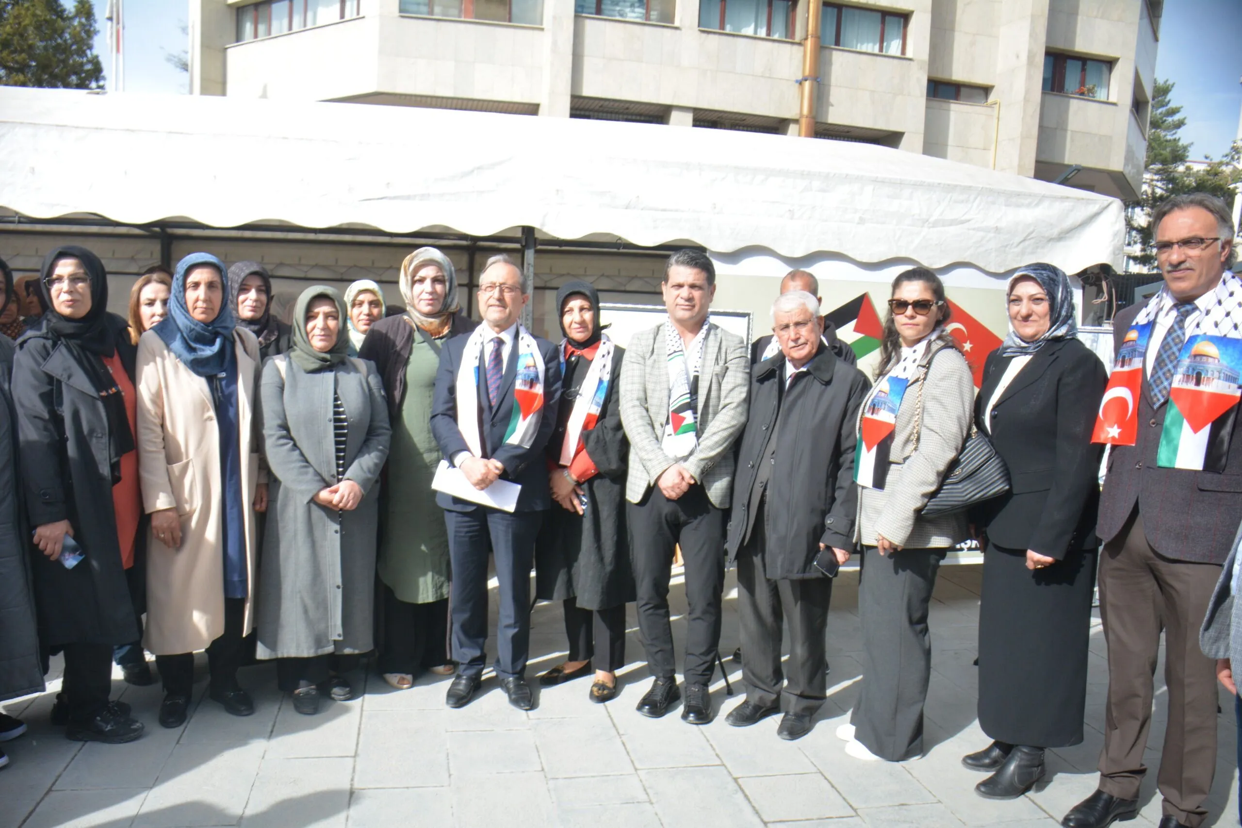 Gazze’ye Umut Eli: AK Parti’den Van’da Destek Kampanyası Görseli