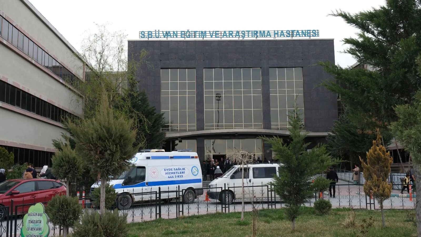 Van’da Tiroid Ameliyatında Riskler Teknolojiyle Minimize Ediliyor Görseli
