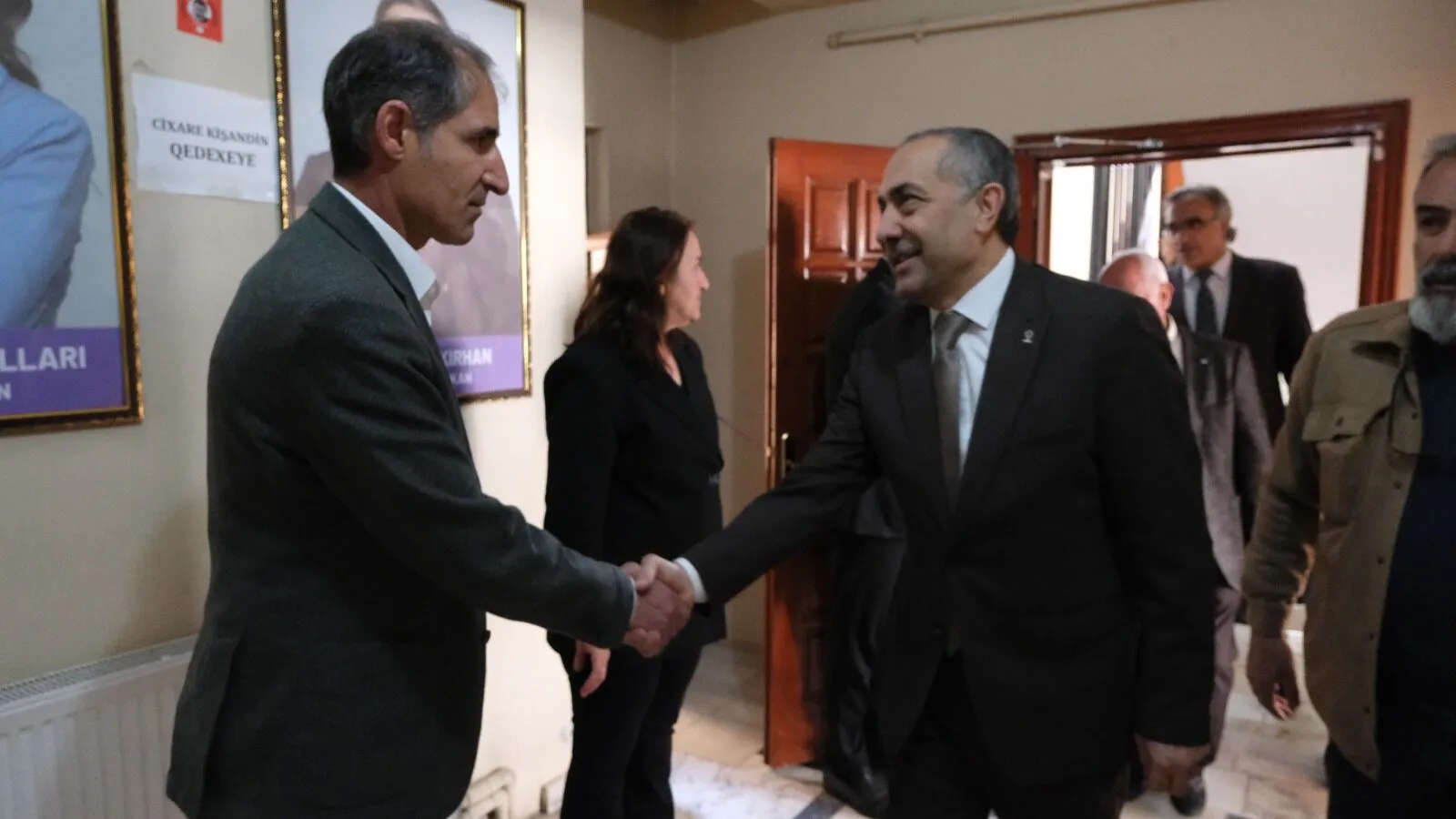 Van’da Siyasi Diyalog Köprüsü: AK Parti’den DEM Parti’ye Ziyaret Görseli