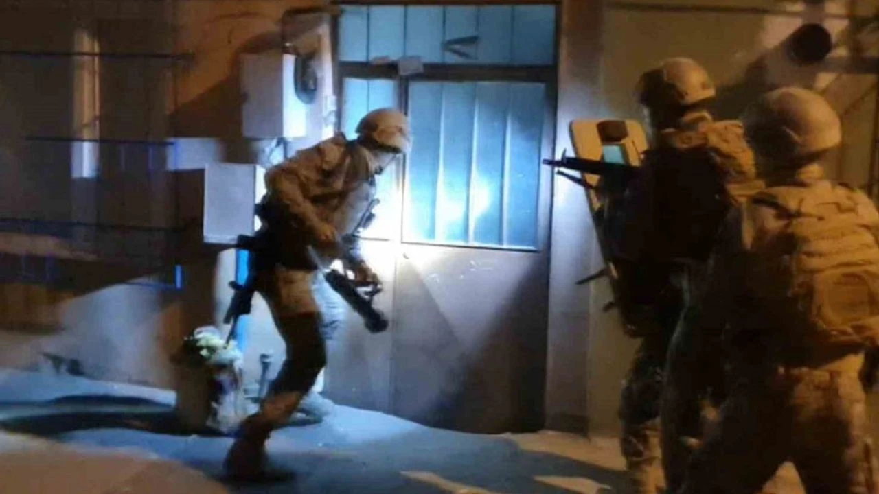 Van’da Uyuşturucu Tacirlerine Darbe: 16 Şüpheli Gözaltında Görseli