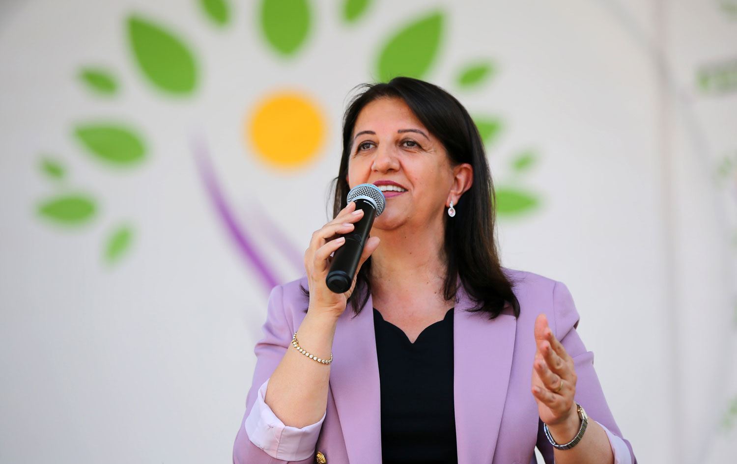 Van Milletvekili Pervin Buldan: Hepimize hayırlı olsun Görseli