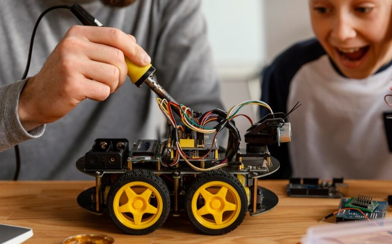 Robotik Kodlama Öğrenimine Hangi Yaşta Başlanmalı? Uzman Görüşleri Görseli