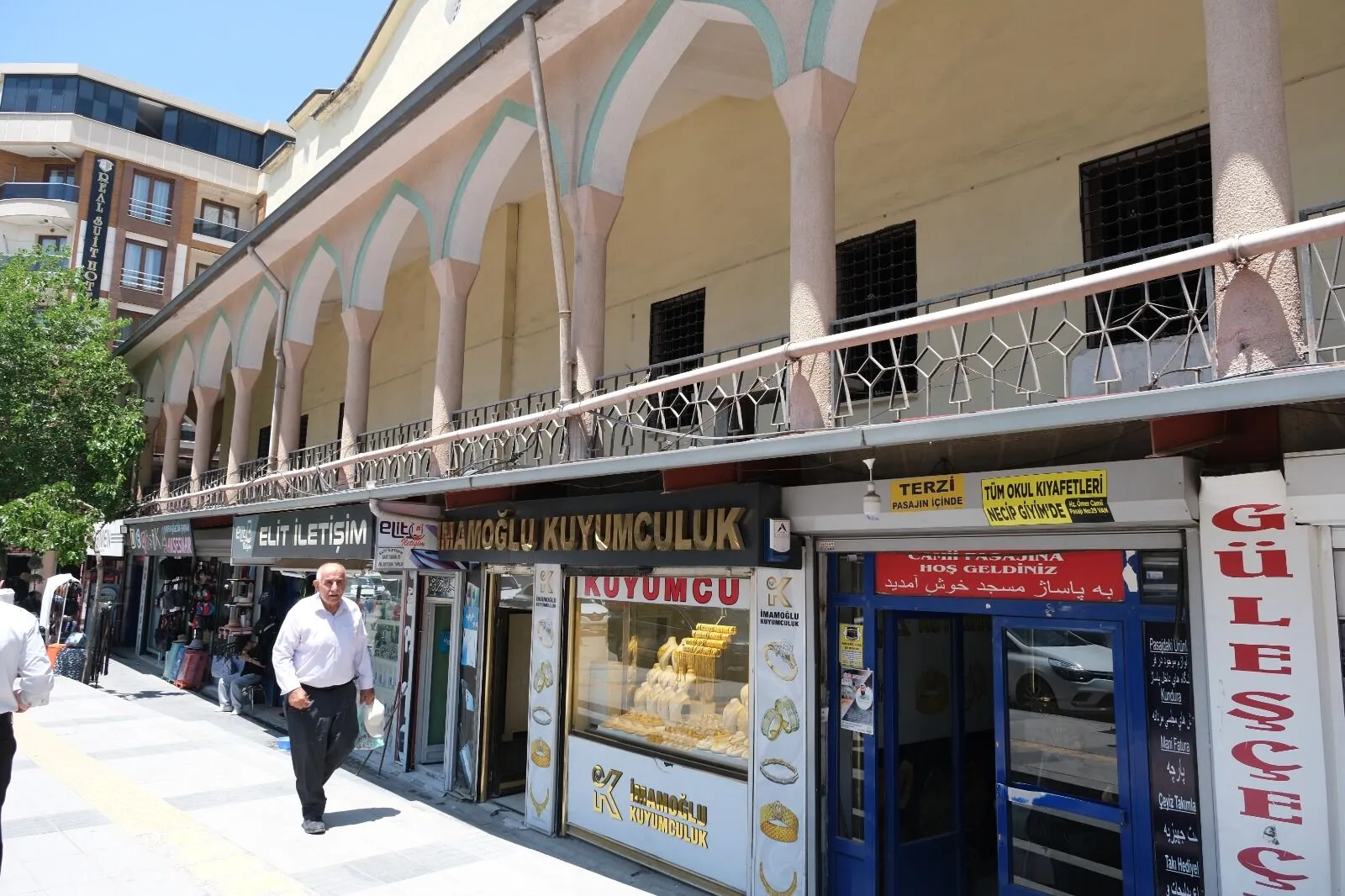 Van’da Hz. Ömer Camii Yenileniyor, Esnaf Mağdur Görseli